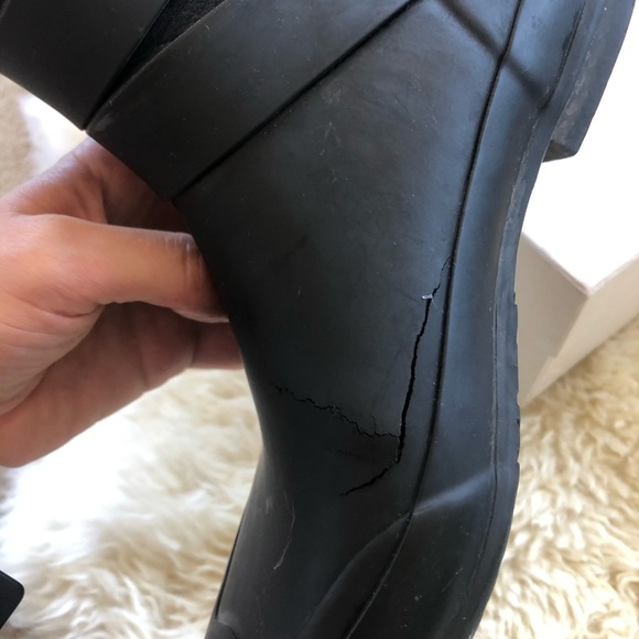 BURBERRY “Holloway” Stud Rain Boots *flaw* Size 9 - Picture 6 of 7